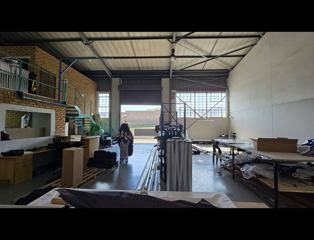 285M² WAREHOUSE TO LET IN SPARTAN